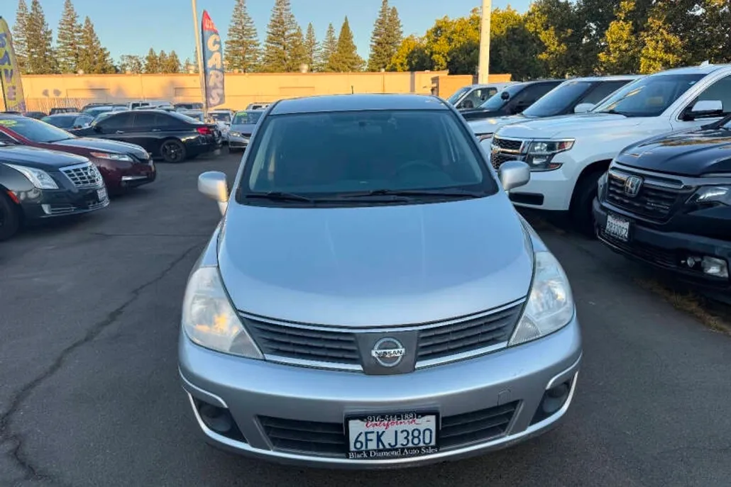 2009 Nissan Versa 1.8 S photo 1
