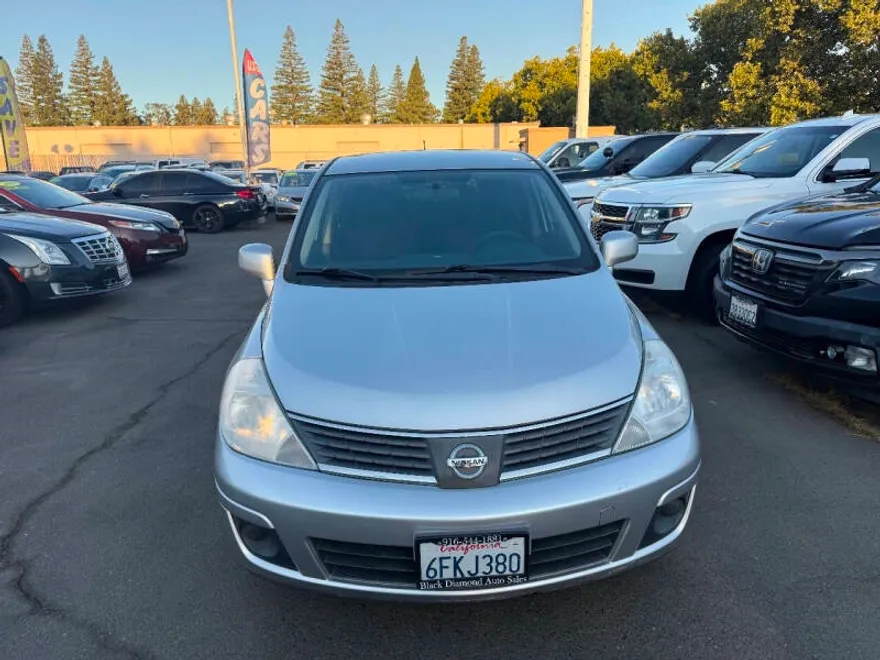 2009 Nissan Versa 1.8 S photo 1