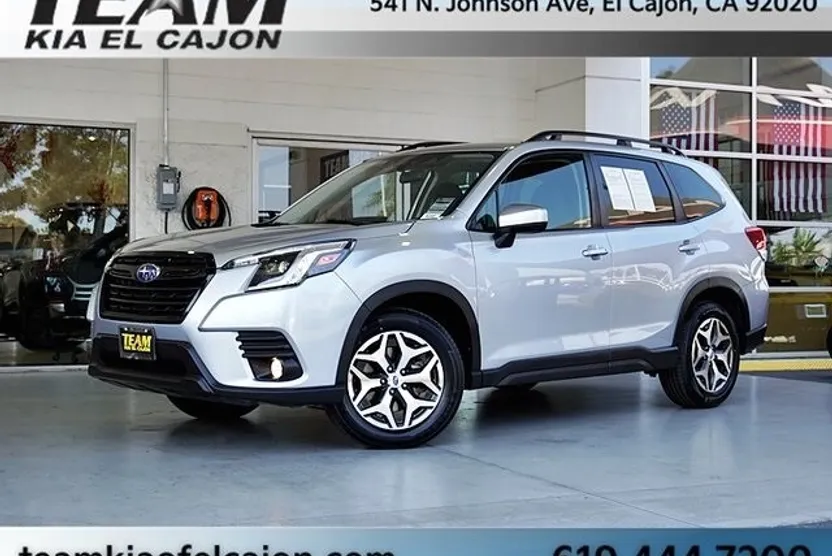 2023 Subaru Forester Premium photo 1