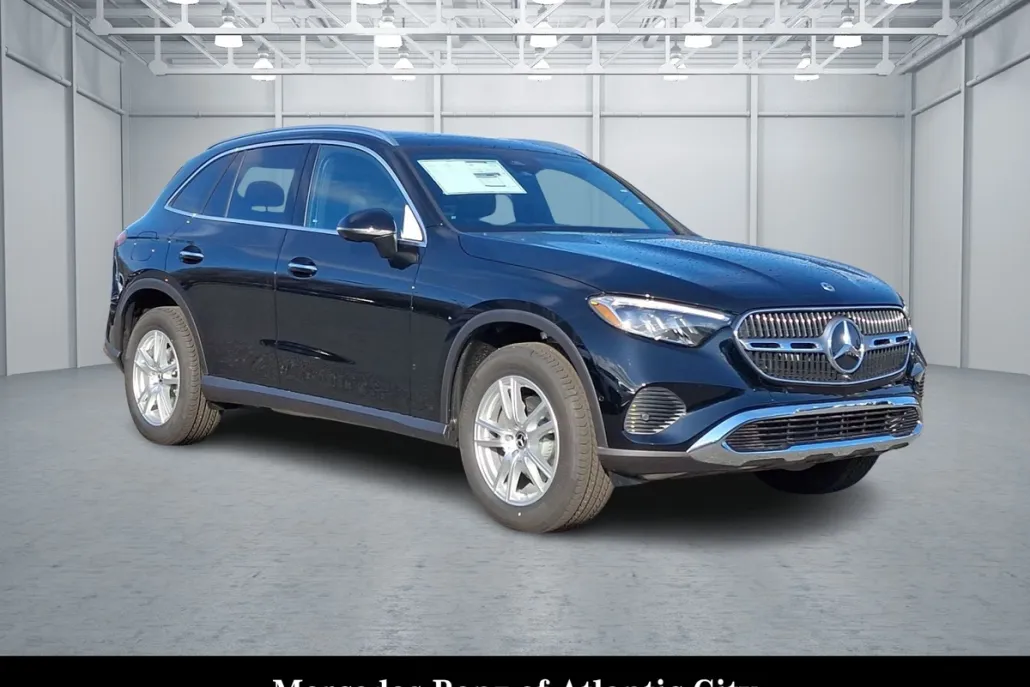 2025 Mercedes Benz GLC 300 4MATIC photo 1