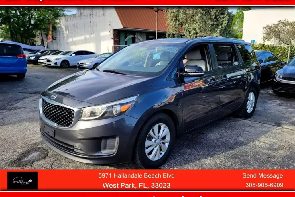 2016 Kia Sedona LX photo 1