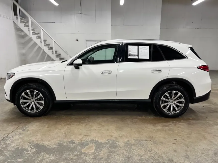 2024 Mercedes Benz GLC 300 photo 1