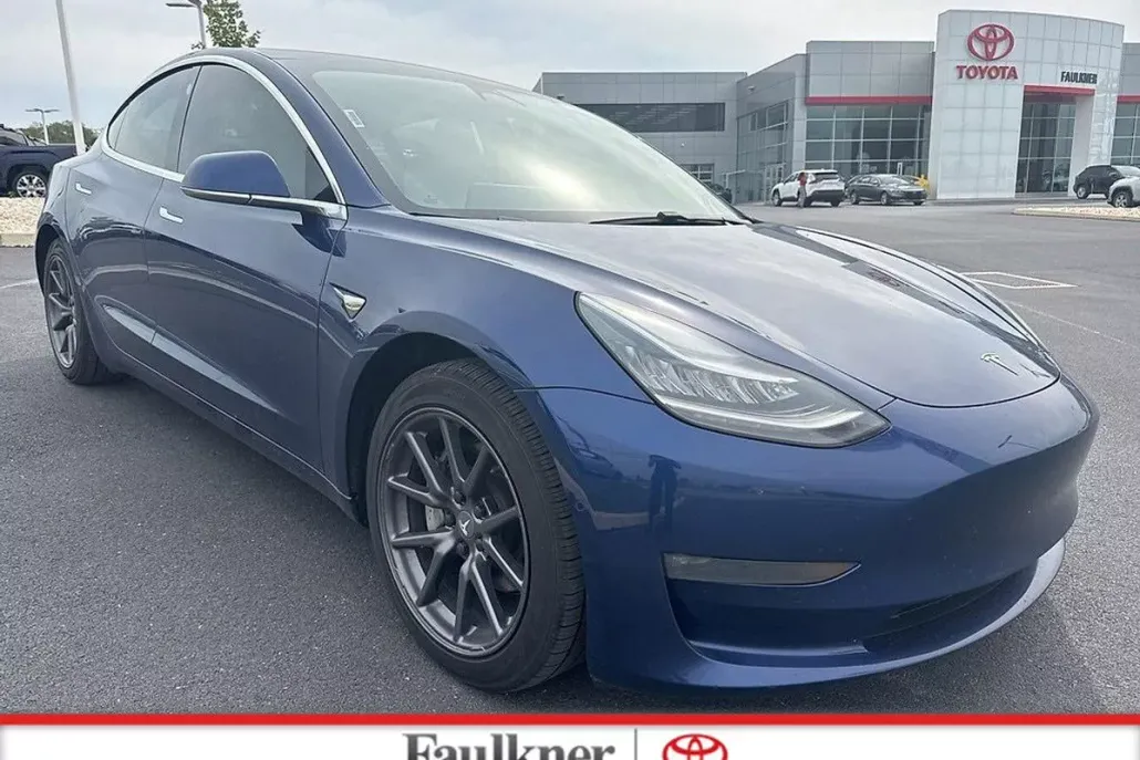2019 Tesla Model 3 Long Range photo 1