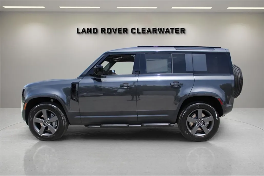 2025 Land Rover Defender 110 S photo 1