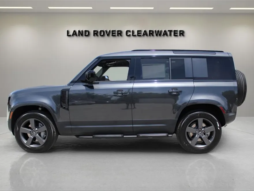 2025 Land Rover Defender 110 S photo 1