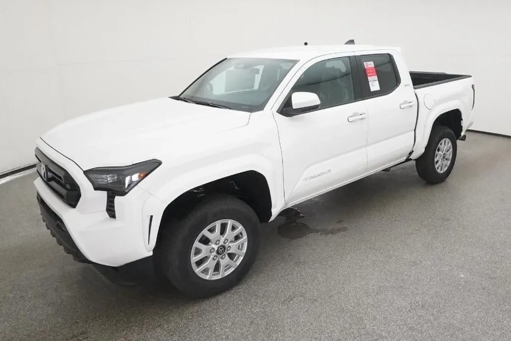 2025 Toyota Tacoma SR5 photo 1