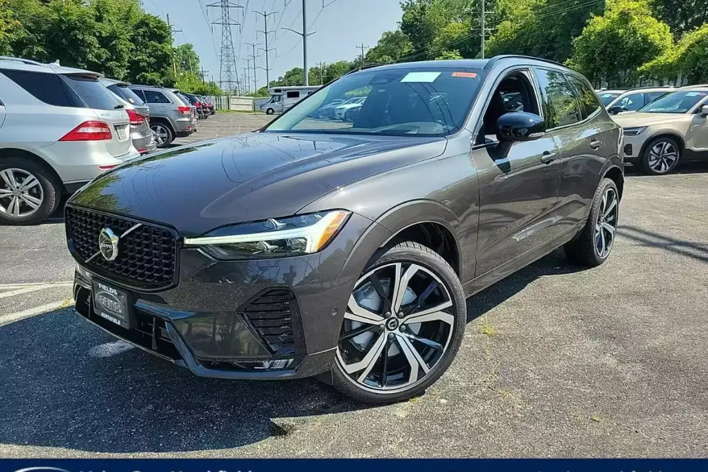 2025 Volvo XC60 B5 photo 1