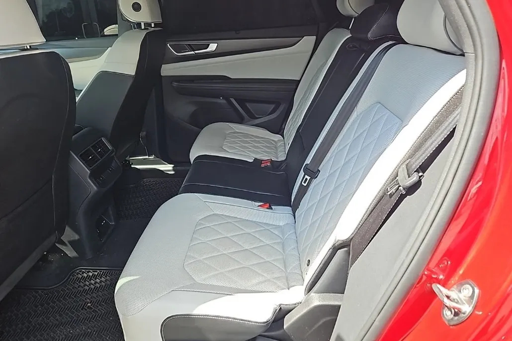 2024 Volkswagen Atlas Cross Sport SEL Premium R-Line photo 1