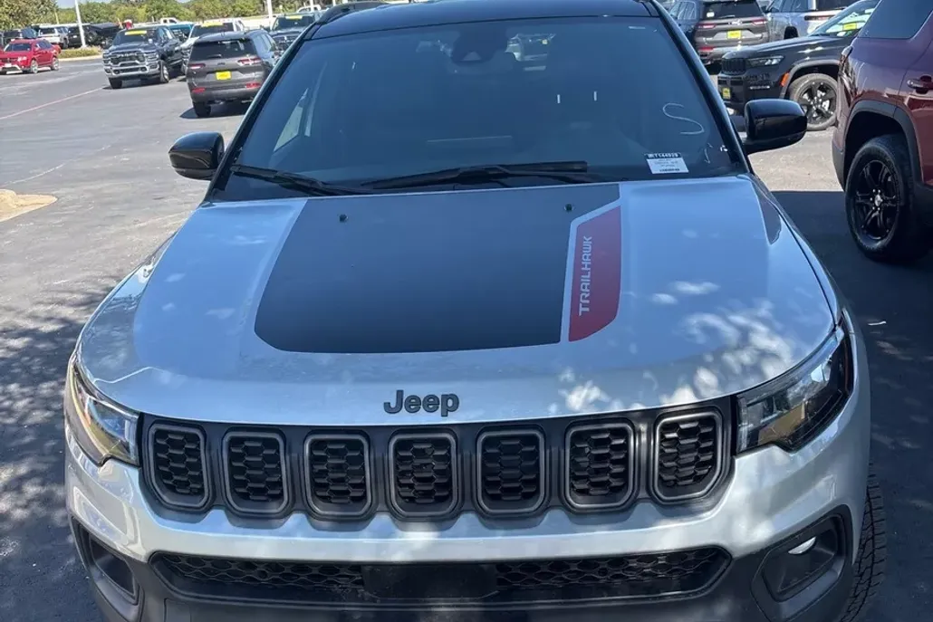 2024 Jeep Compass Trailhawk photo 1