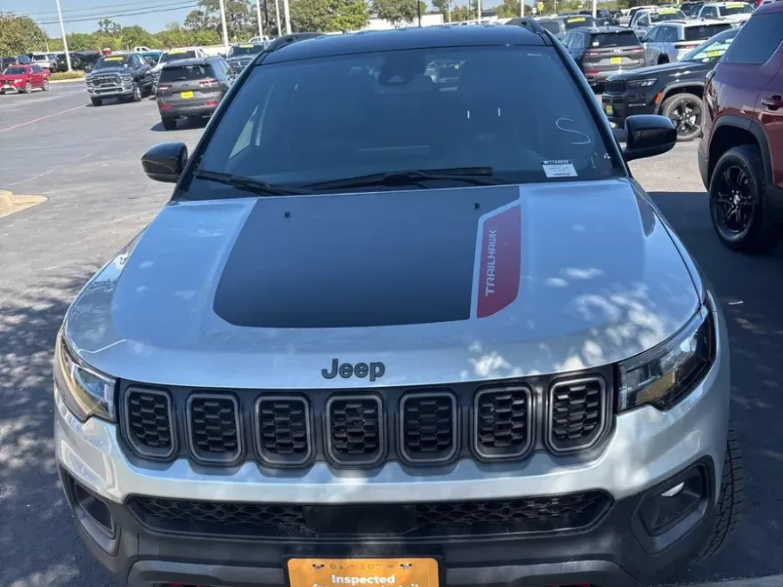 2024 Jeep Compass Trailhawk photo 1