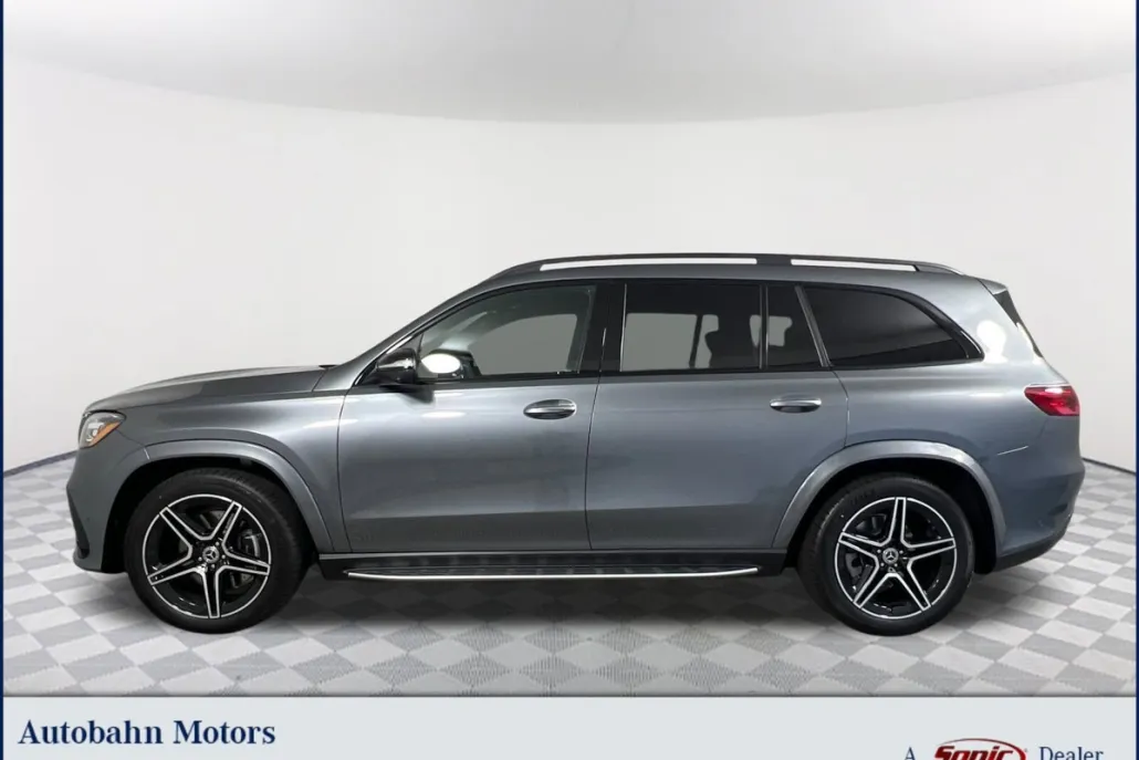 2025 Mercedes Benz GLS 450 4MATIC photo 1
