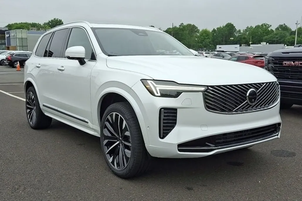 2026 Volvo XC90 AWD Plus photo 1