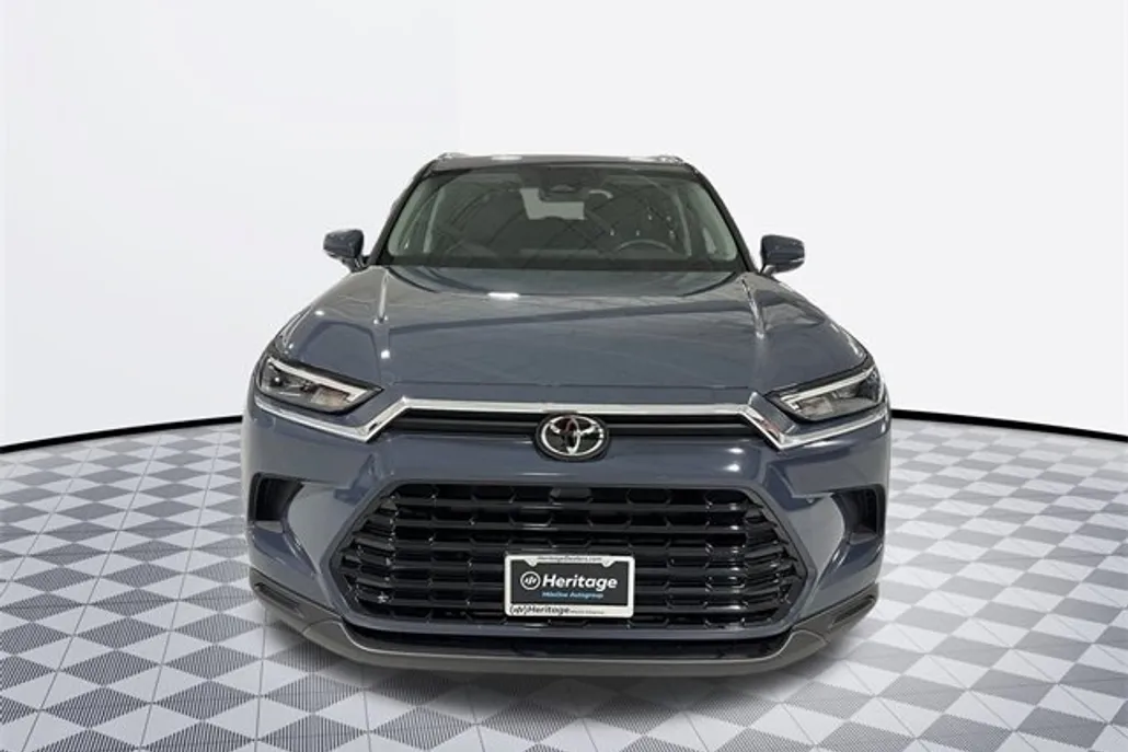 2024 Toyota Grand Highlander XLE photo 1