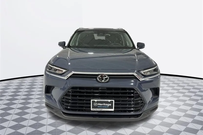 2024 Toyota Grand Highlander XLE photo 1