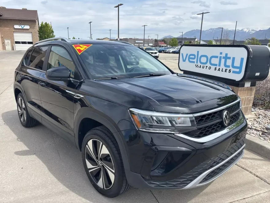 2024 Volkswagen Taos SE photo 1