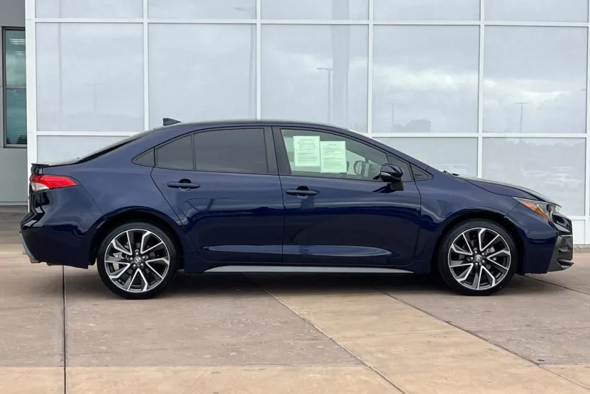 2022 Toyota Corolla SE photo 1