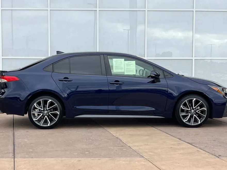 2022 Toyota Corolla SE photo 1