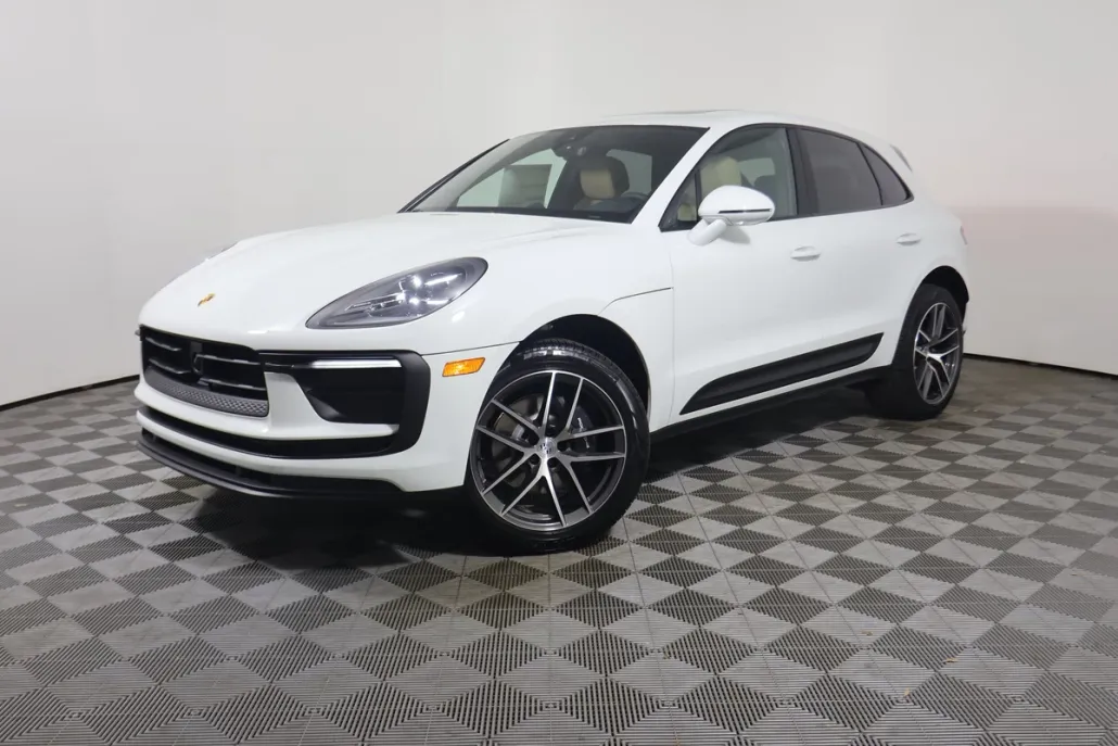 2025 Porsche Macan Base photo 1