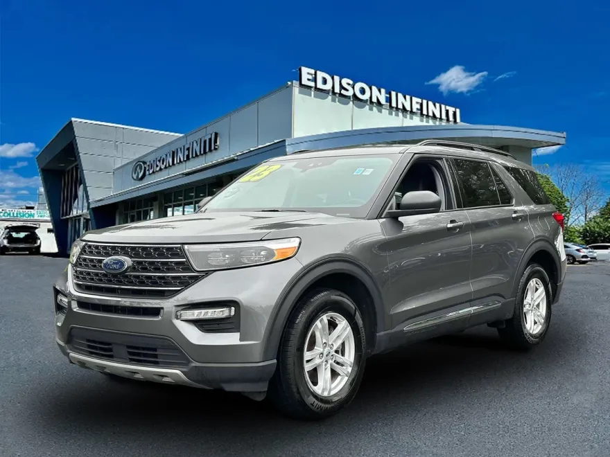 2023 Ford Explorer XLT photo 2
