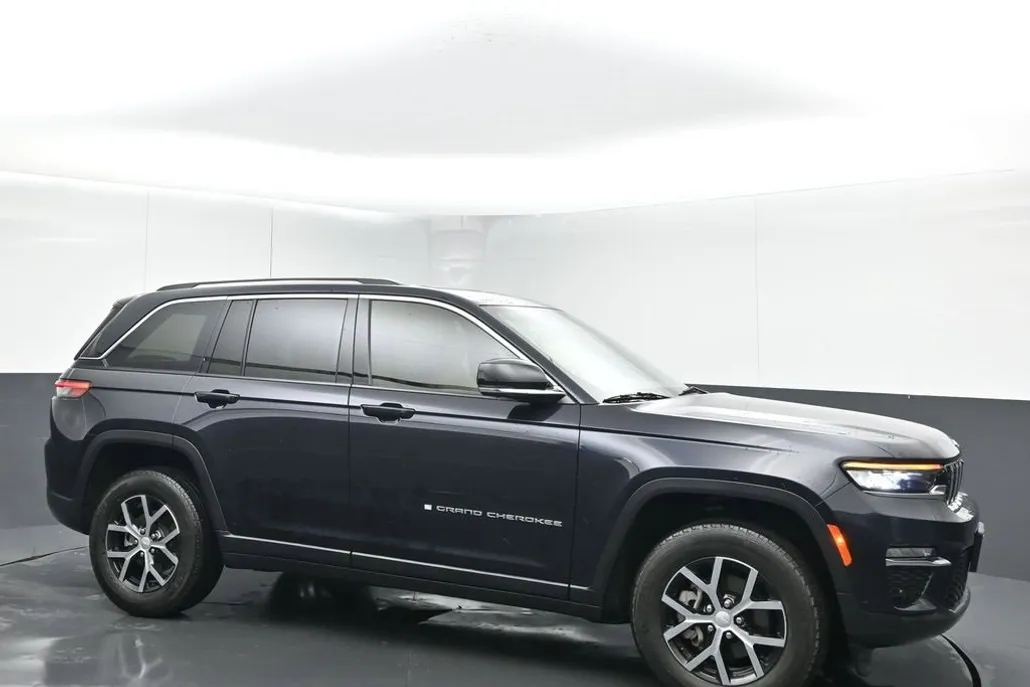 2023 Jeep Grand Cherokee Limited photo 1
