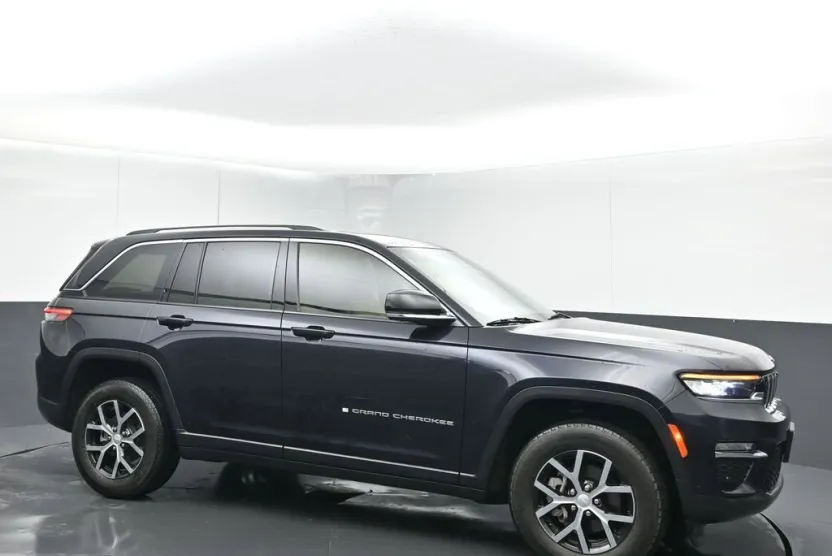 2023 Jeep Grand Cherokee Limited photo 1