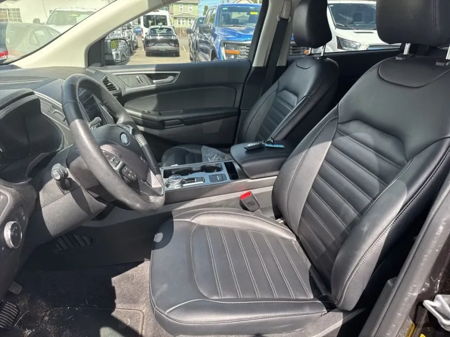 2022 Ford Edge SEL photo 1