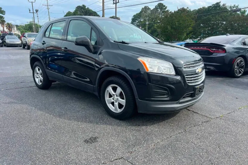 2016 Chevrolet Trax LS photo 1