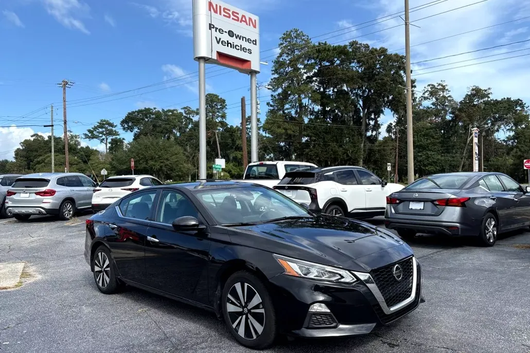 2021 Nissan Altima 2.5 SV photo 1