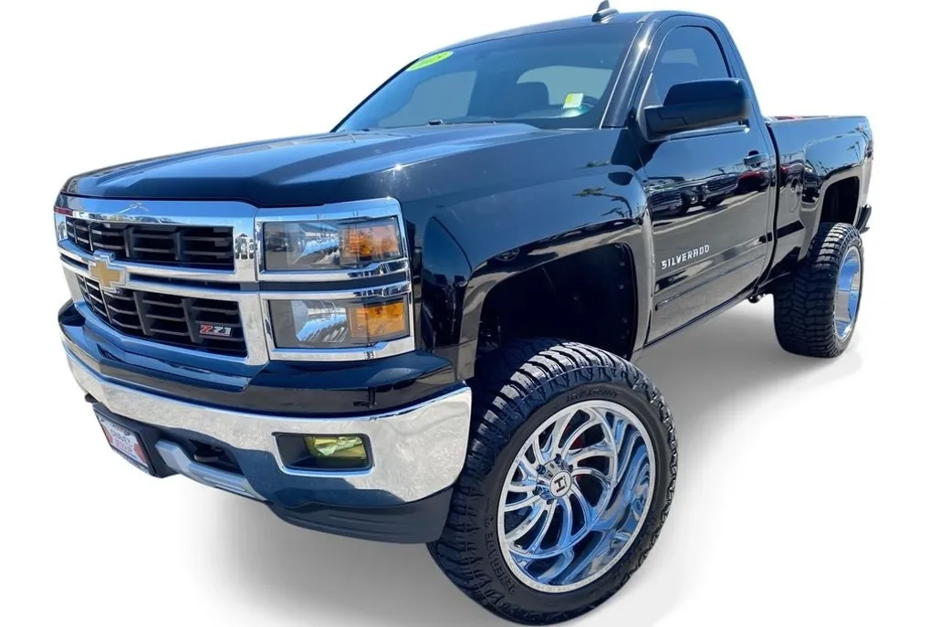2015 Chevrolet Silverado 1500 LT photo 1