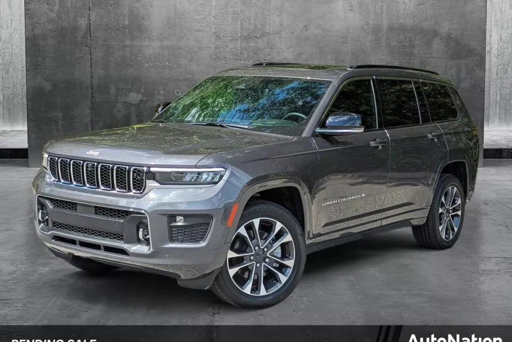 2025 Jeep Grand Cherokee Overland photo 1