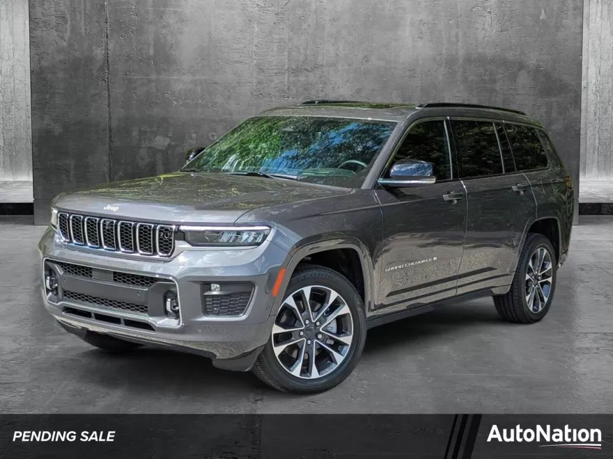 2025 Jeep Grand Cherokee Overland photo 1