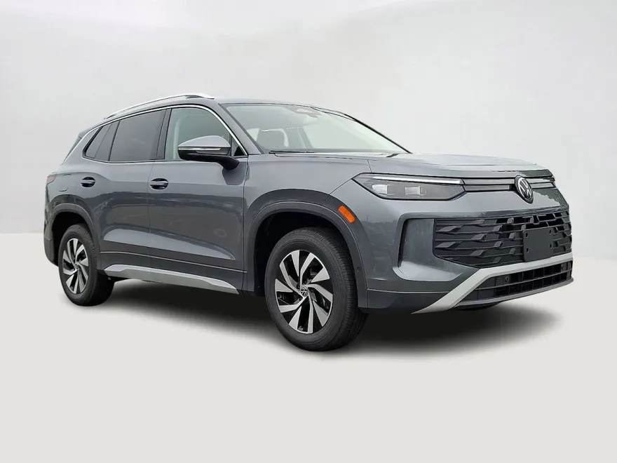 2025 Volkswagen Tiguan S photo 1