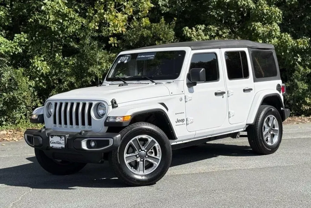 2023 Jeep Wrangler Sahara photo 1