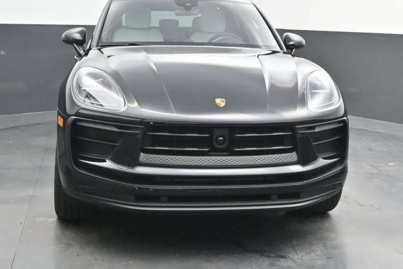 2025 Porsche Macan T photo 1