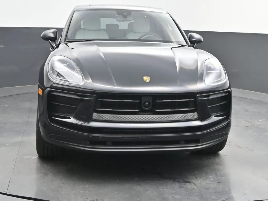 2025 Porsche Macan T photo 1