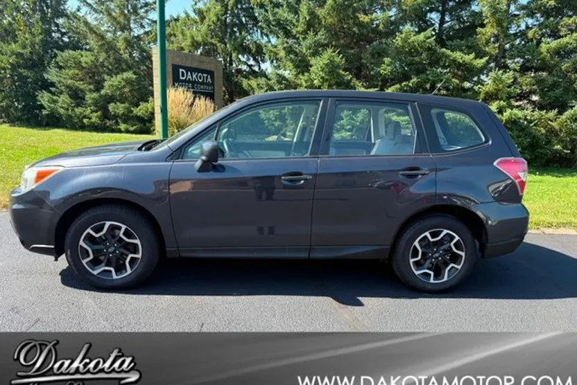 2014 Subaru Forester 2.5i photo 1