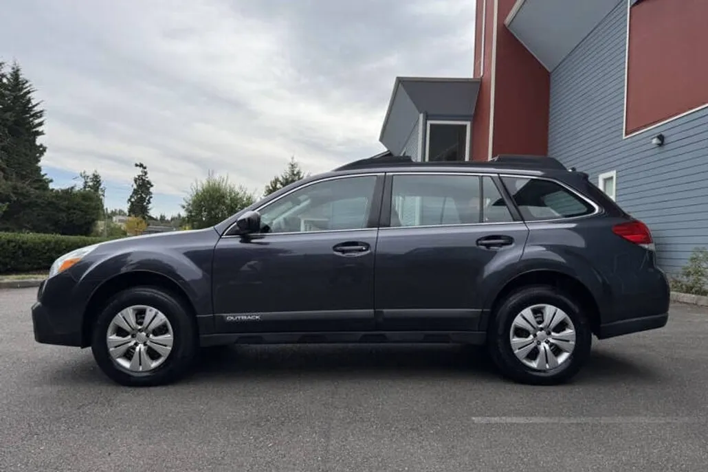 2013 Subaru Outback 2.5i photo 1