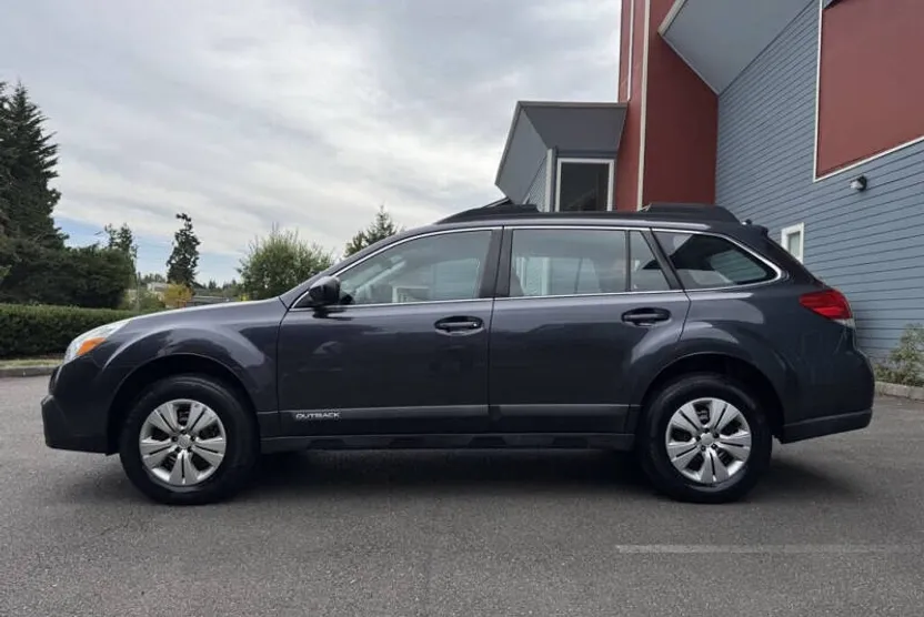 2013 Subaru Outback 2.5i photo 1