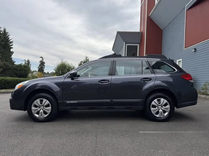2013 Subaru Outback 2.5i photo 1