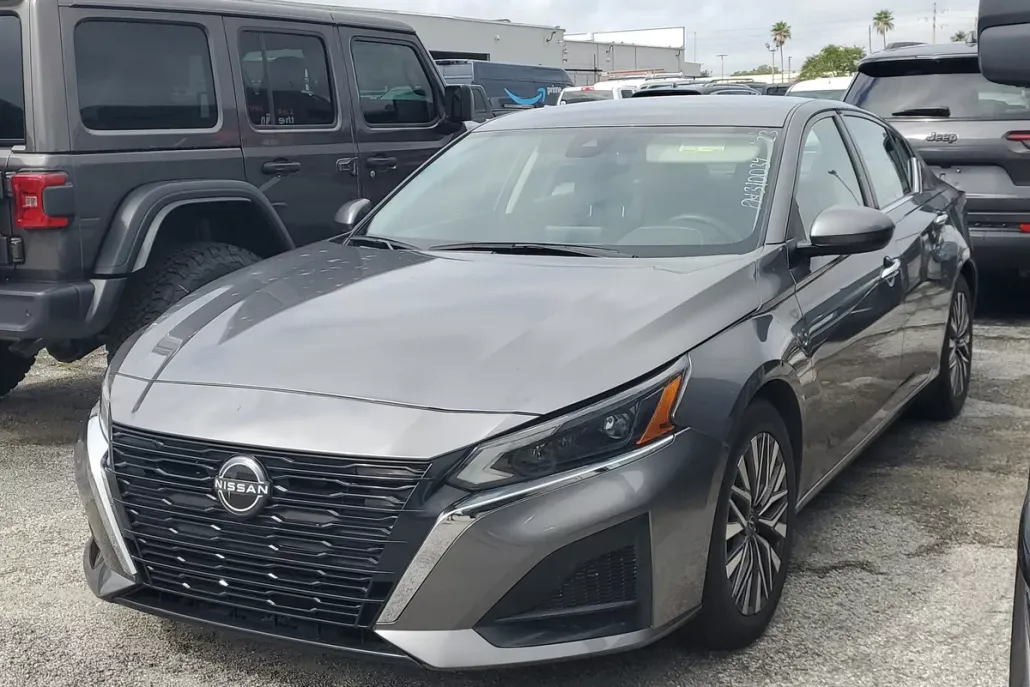 2023 Nissan Altima 2.5 SV photo 1