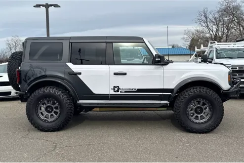 2024 Ford Bronco Badlands photo 3