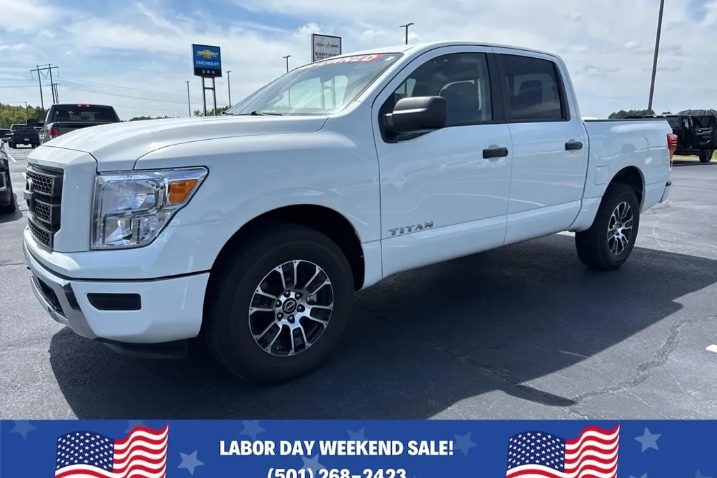 2023 Nissan Titan SV photo 1