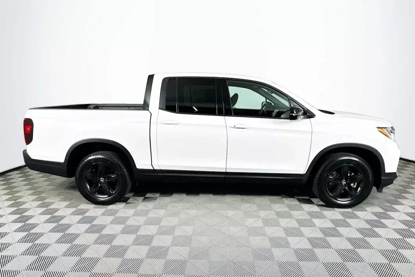 2022 Honda Ridgeline Black Edition photo 1