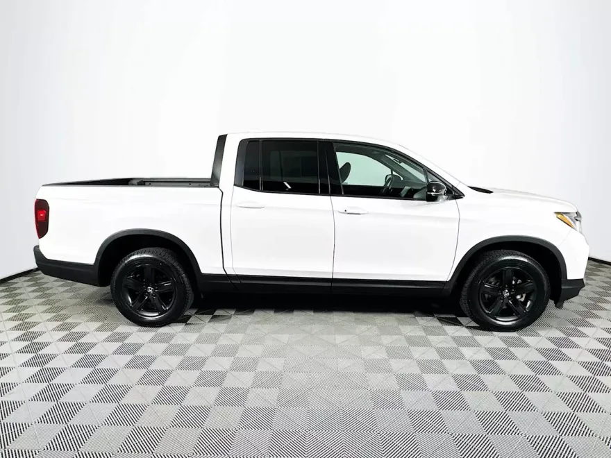 2022 Honda Ridgeline Black Edition photo 1