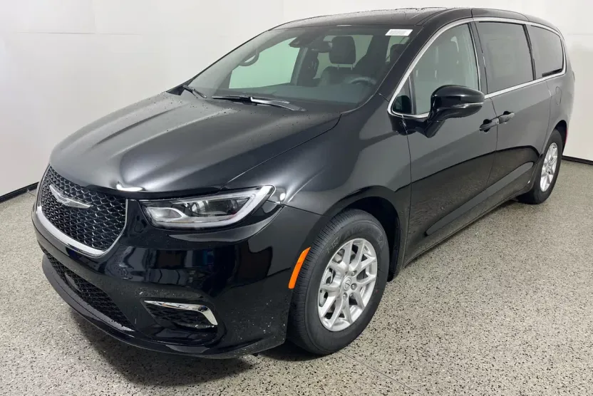2026 Chrysler Pacifica photo 1