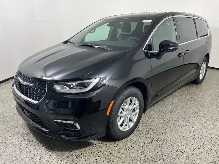 2026 Chrysler Pacifica photo 1
