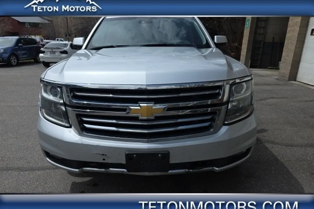 2016 Chevrolet Suburban LT photo 1
