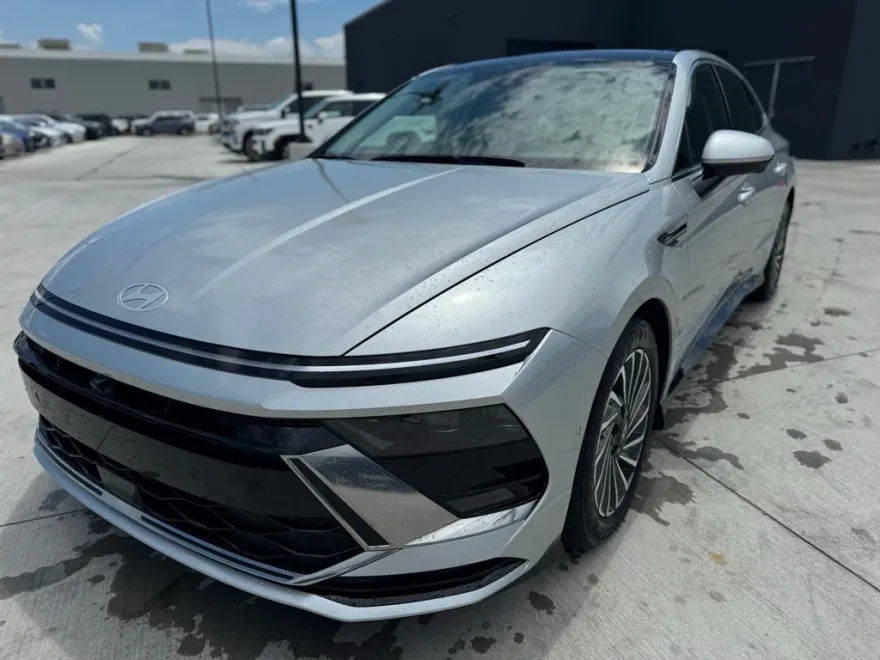 2025 Hyundai Sonata Hybrid Limited photo 1