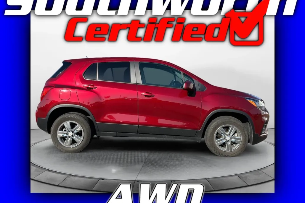 2021 Chevrolet Trax LS photo 1