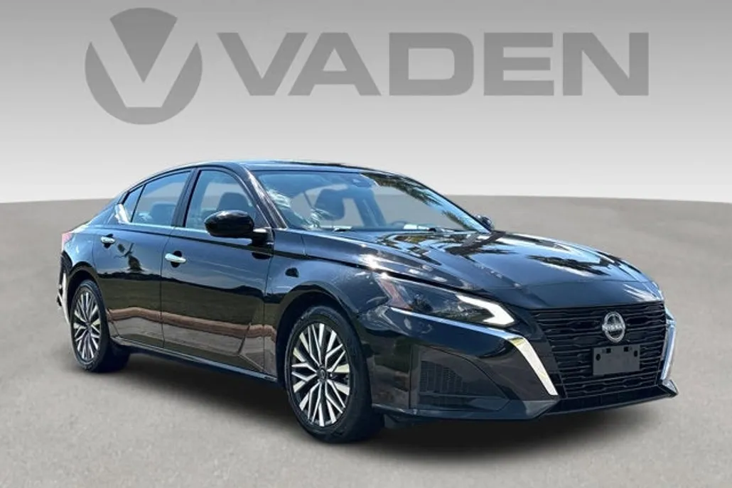2023 Nissan Altima 2.5 SV photo 1